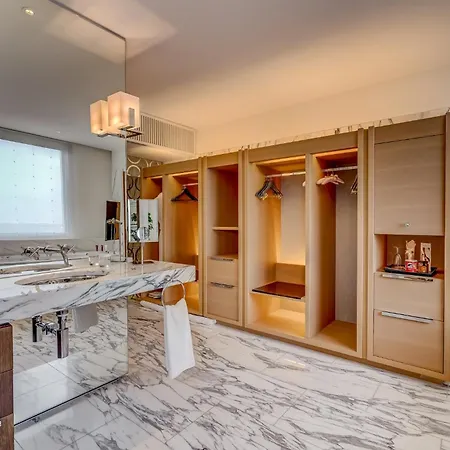 Intercontinental By Ihg Hotel
